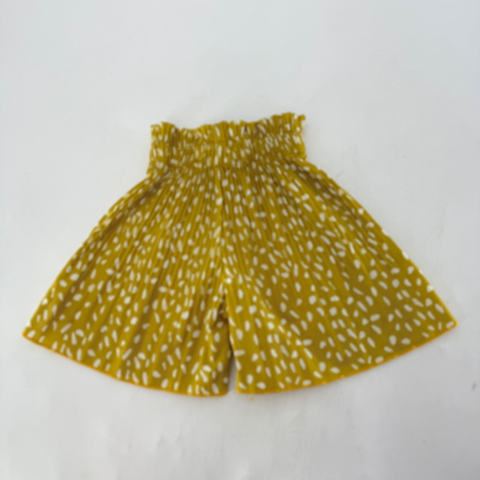 Throwing Tiny Fits Kids Size 3 Mustard White Polka Dot Pleated Shorts — image 2 of 5